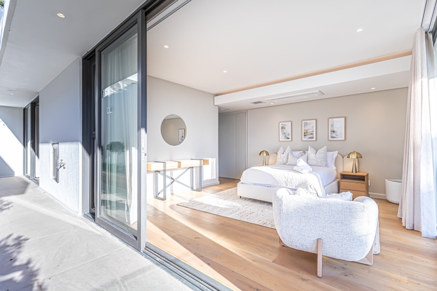 To Let 4 Bedroom Property for Rent in Fresnaye Western Cape